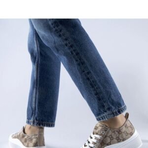 Brązowe trampki zdobione monogramem Cavi - Solea